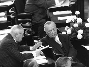Bundeskanzler Adenauer während einer Debatte im Bonner Bundestag 1960