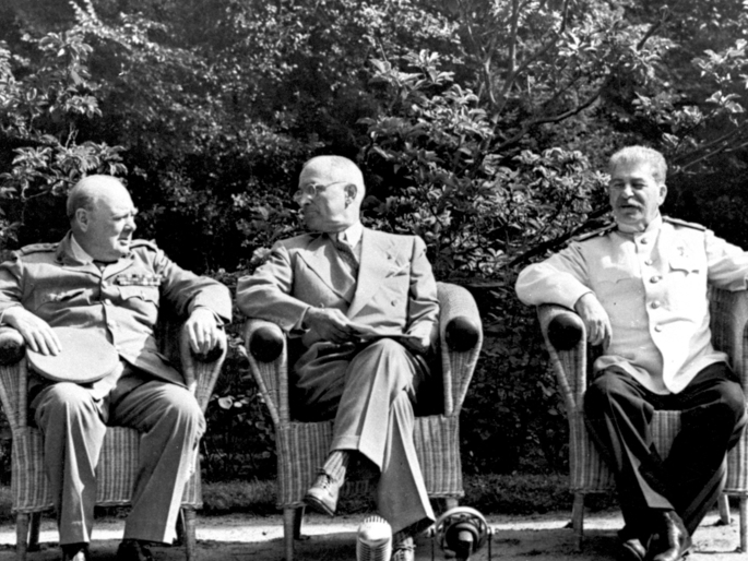 Winston Churchill, Harry S. Truman und Josef Stalin auf der Potsdamer Konferenz, 1945