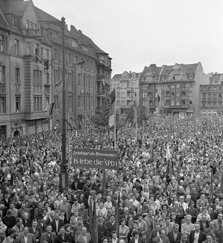 Protestkundgebung gegen das KPD Verbot in Halle (Saale) am 19. August 1956