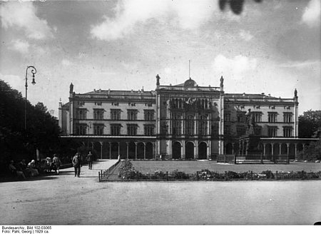 Das Gebäude der Albertina-Universität ca. 1929 in Königsberg. Hier studierten einige der BMI-Angestellten, wie etwa Erich Keßler
