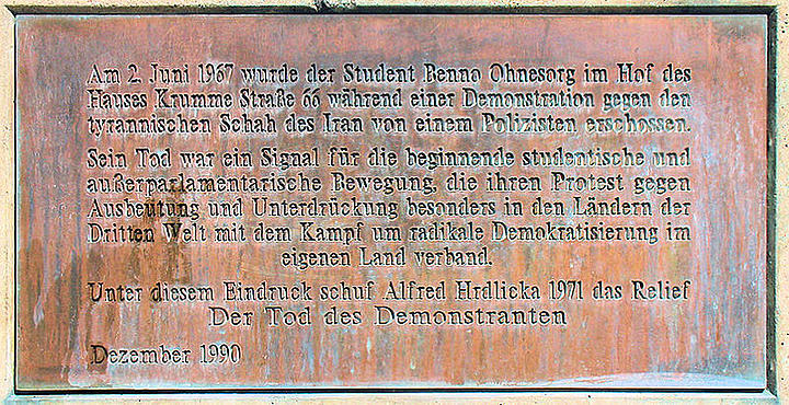 Gedenktafel für Benno Ohnesorg in Berlin 2009