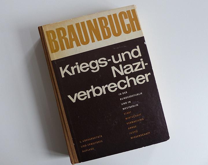 Braunbuch der DDR