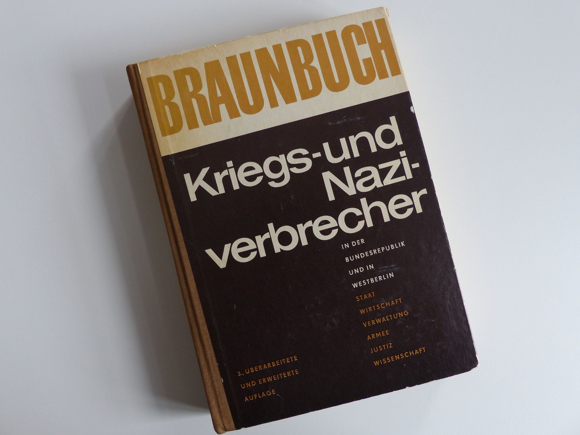 Braunbuch der DDR