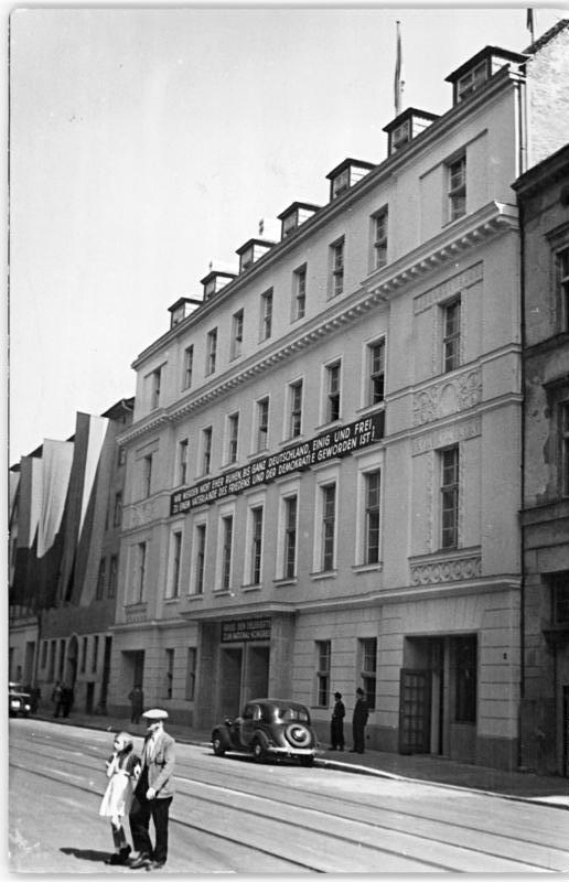 Das Langenbeck-Virchow-Haus im Jahr 1950, Sitz der Volkskammer 1950-1976