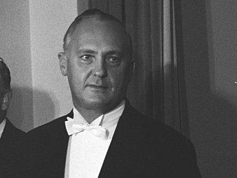 Asher Ben-Natan, Israels erster Botschafter in der Bundesrepublik Deutschland, am 24.08.1965 bei einem Empfang zu seiner Beglaubigung