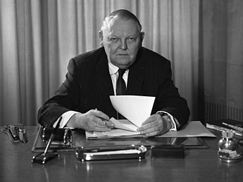 Ludwig Erhard als Wirtschaftsminister am 25. April 1963